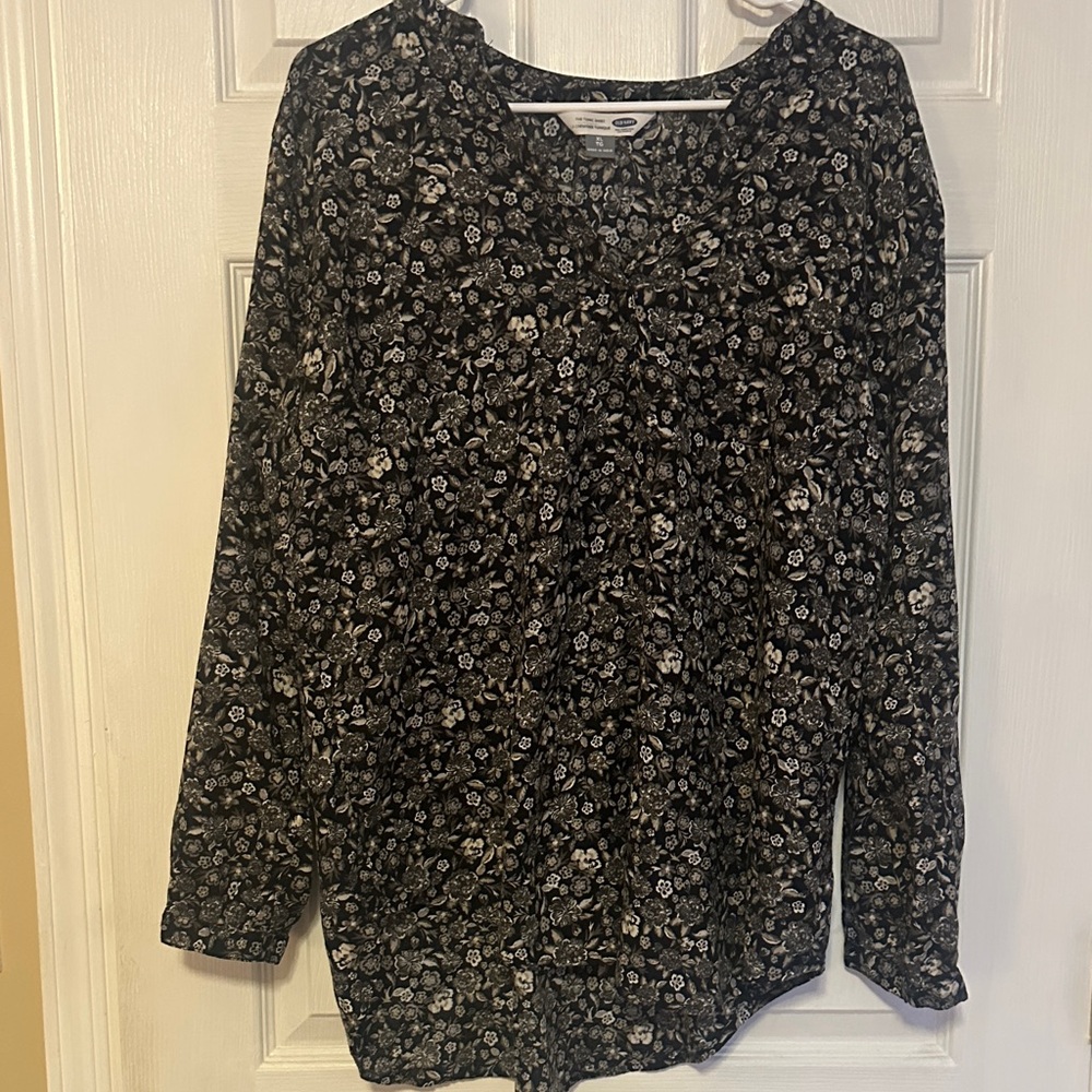 Old Navy Black and White Floral Blouse